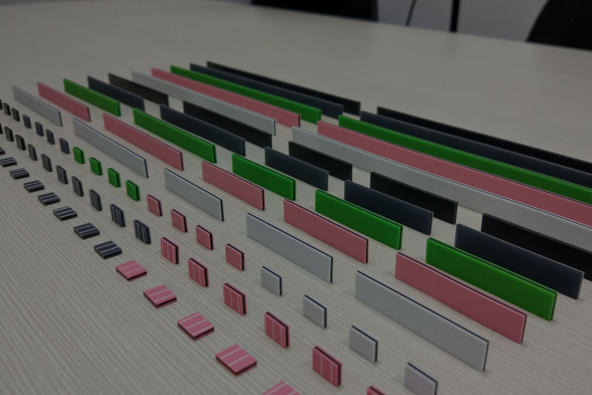 The height selection of conductive silicone strips and the problem of incomplete display